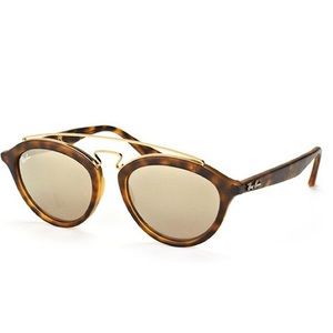 Rayban sunnies - like new condition